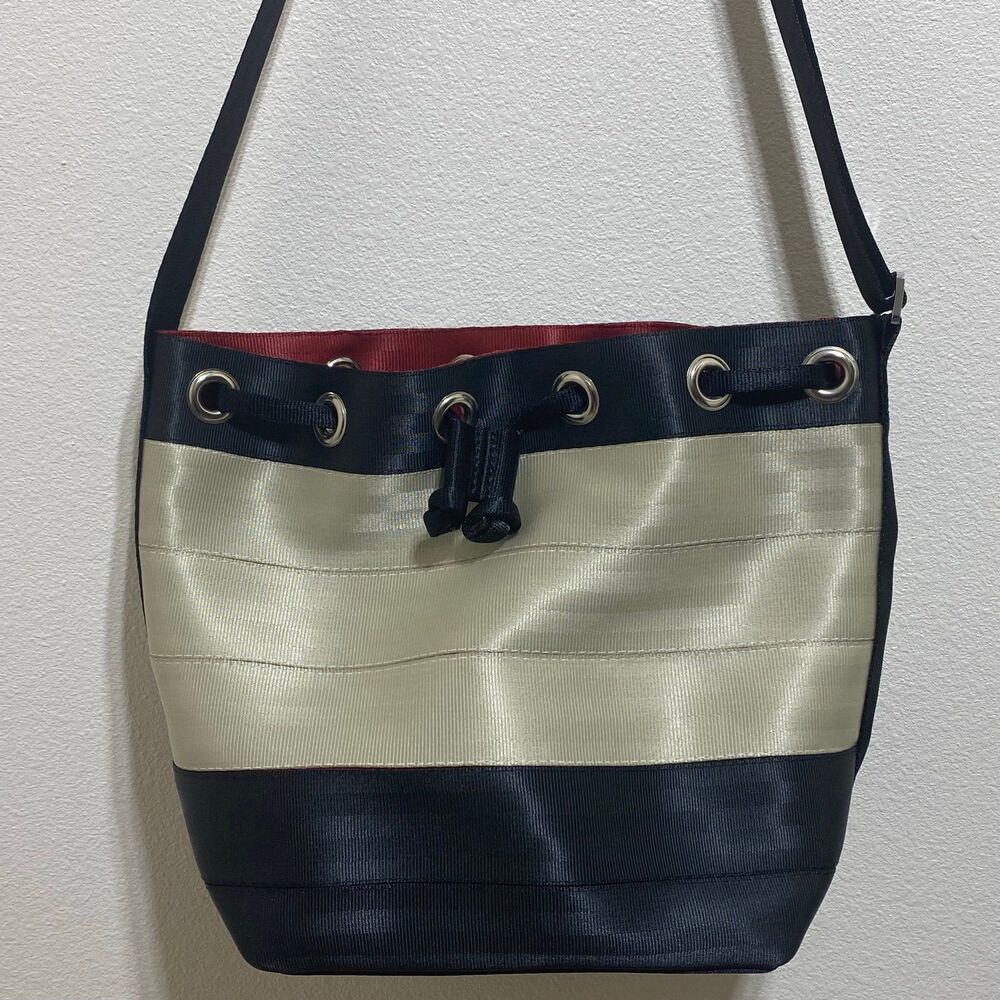 Harveys Seatbelt Bag Black/Tan Bucket
Hobo Made USA Cinch